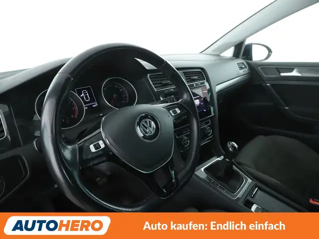 Volkswagen Golf view 11