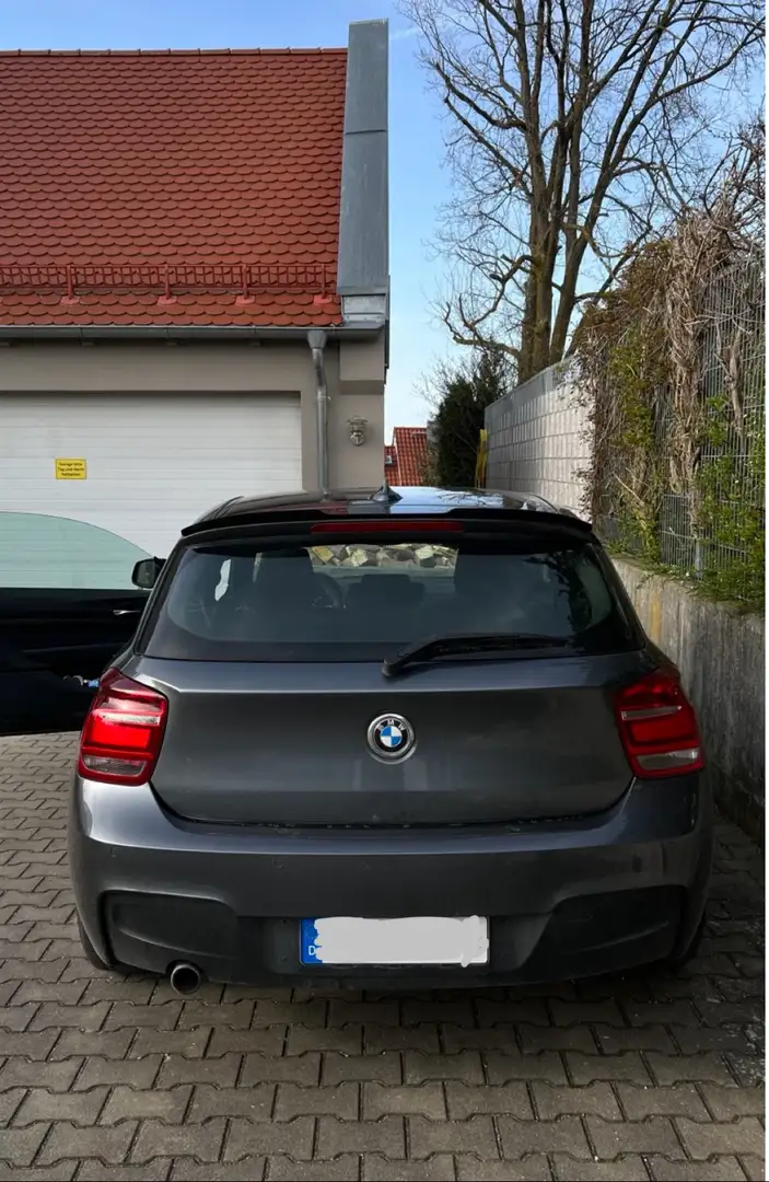 BMW 118 118d xDrive Grau - 2
