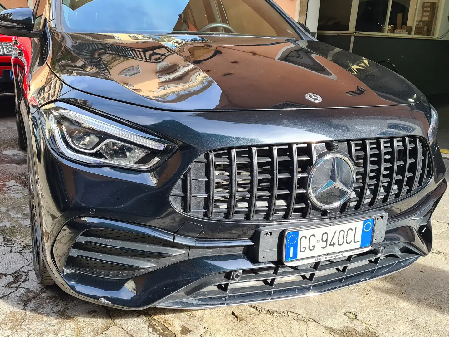 Mercedes-Benz GLA 220 GLA 220 d Premium 4matic auto Černá - 2