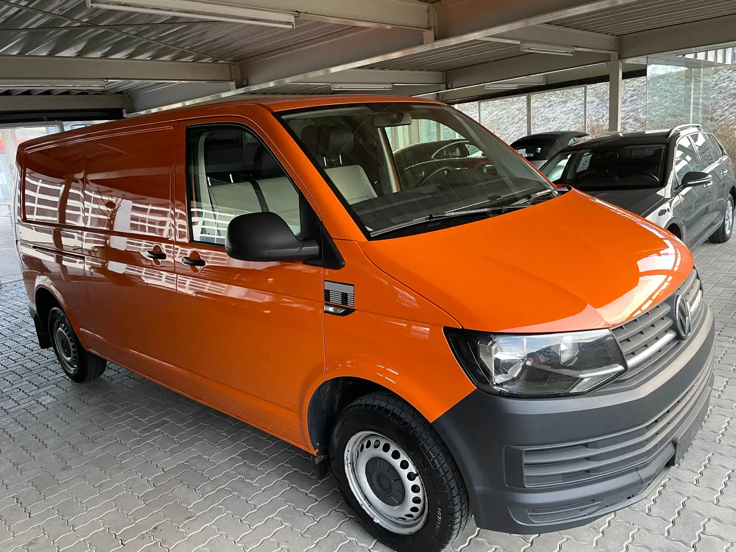 Volkswagen T6 Transporter 2,0 TDI Kasten lang (102 PS) Orange - 2