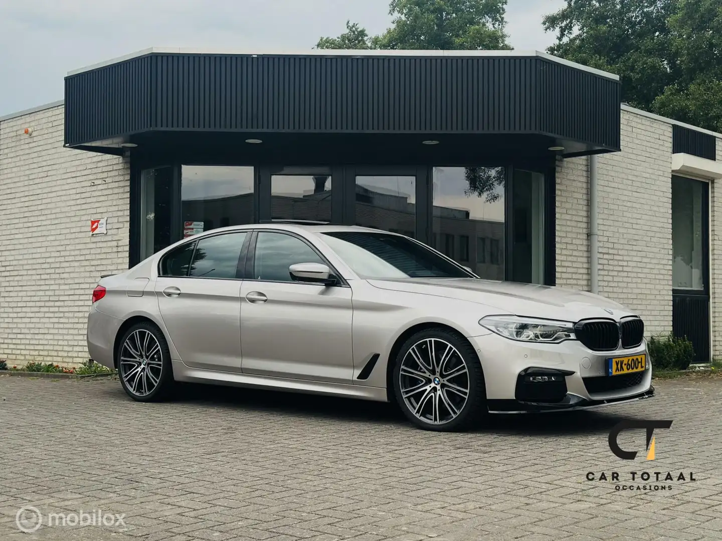 BMW 530 5-serie 530e iPerformance M-PAKKET|360|HEAD-UP|PAN Grijs - 2