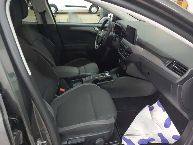 Ford Focus view 8