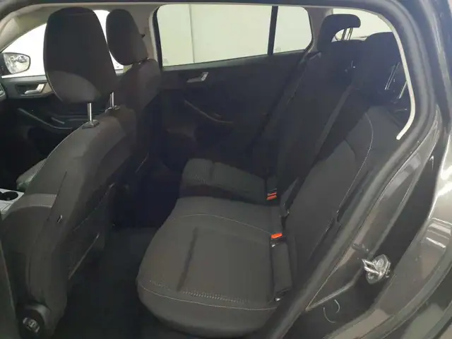Ford Focus view 13