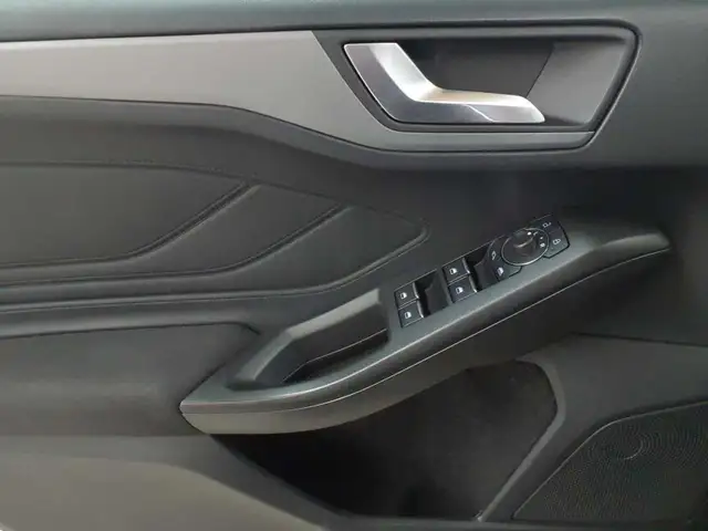 Ford Focus view 18