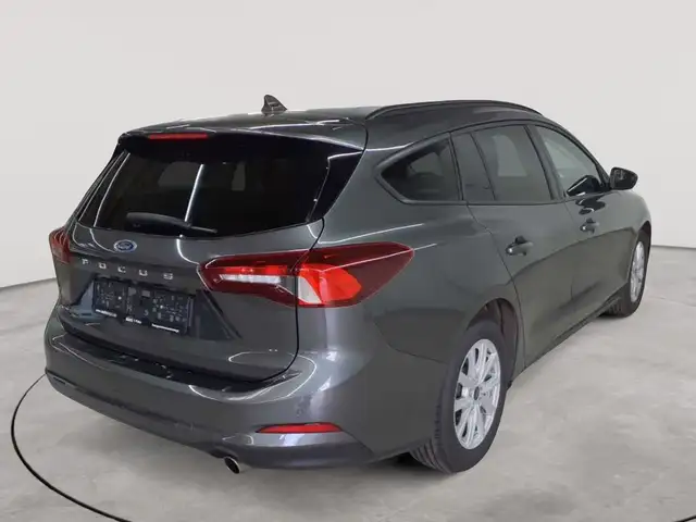 Ford Focus view 4