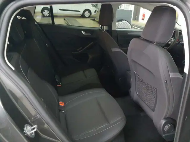 Ford Focus view 14