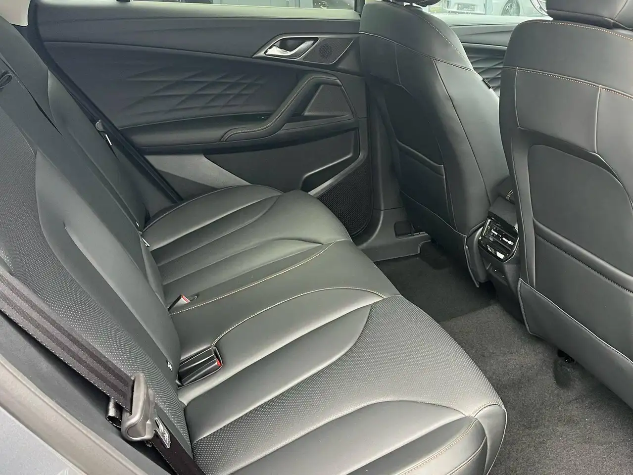 MG HS 1.5 Hybrid+ Luxury 04/2026 Nieuw met daginschrijving!, миниатюра 15