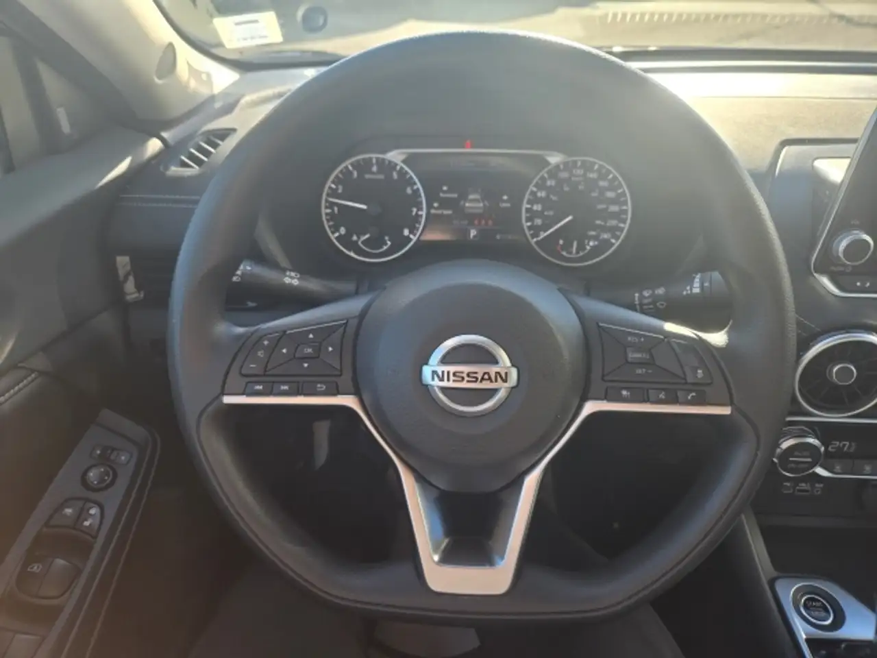 Nissan Sentra снимка Nissan Sentra