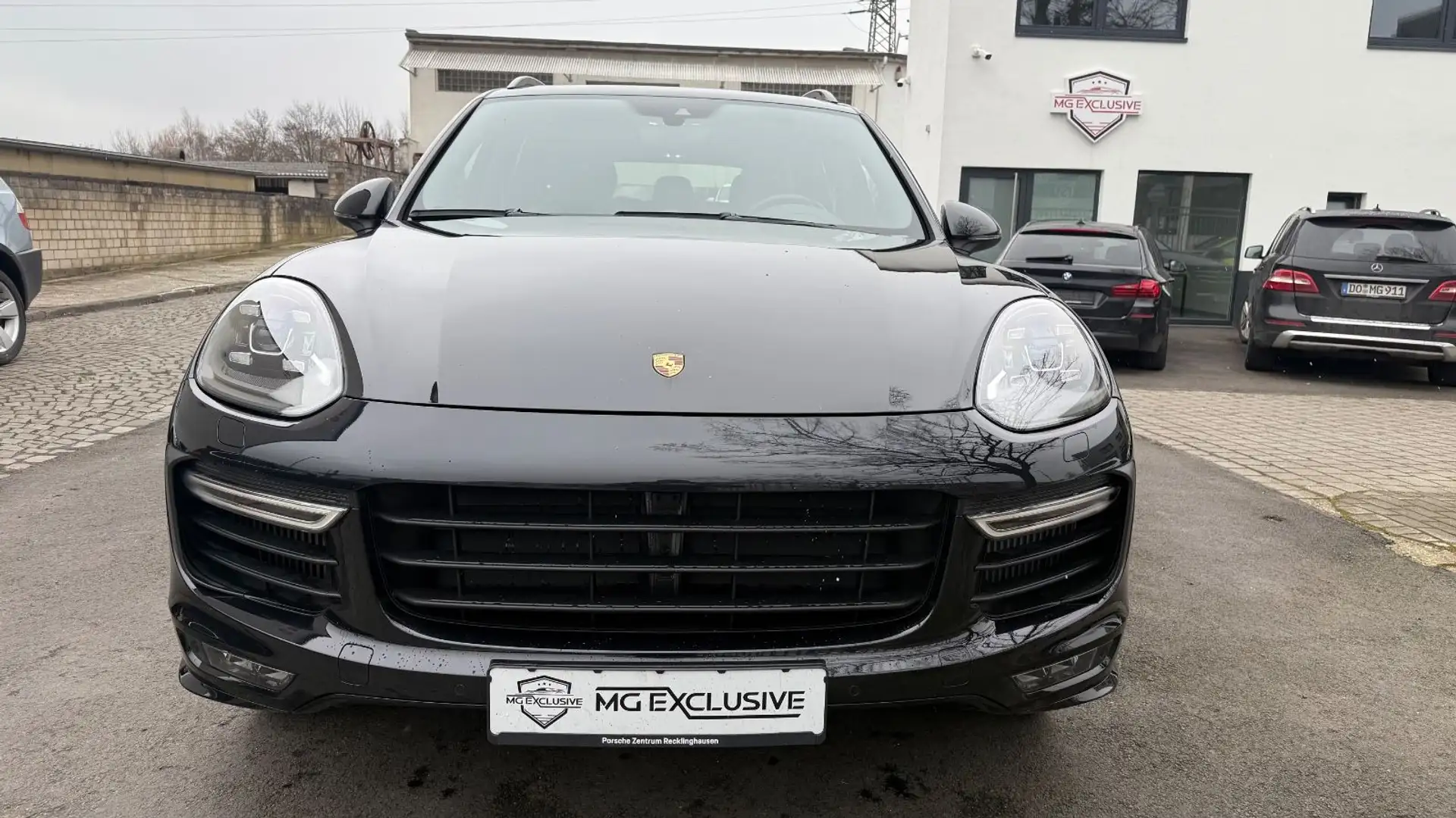 Porsche Cayenne GTS Schwarz - 2