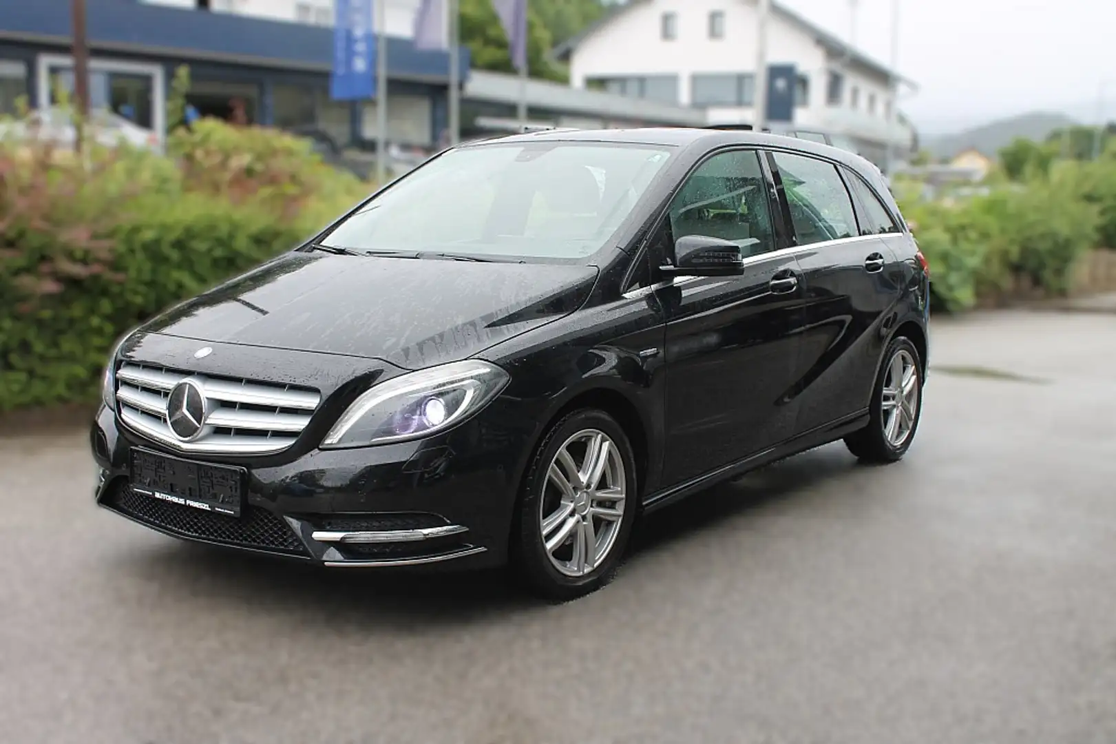 Mercedes-Benz B 200 BlueEfficiency Aut. Schwarz - 1
