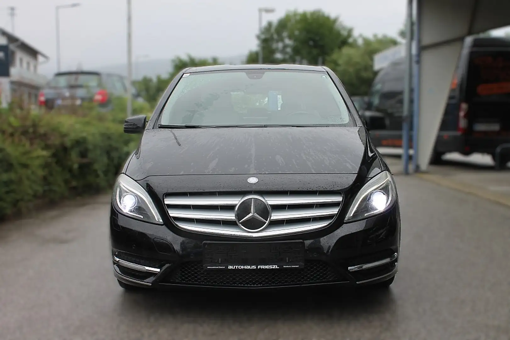 Mercedes-Benz B 200 BlueEfficiency Aut. Schwarz - 2