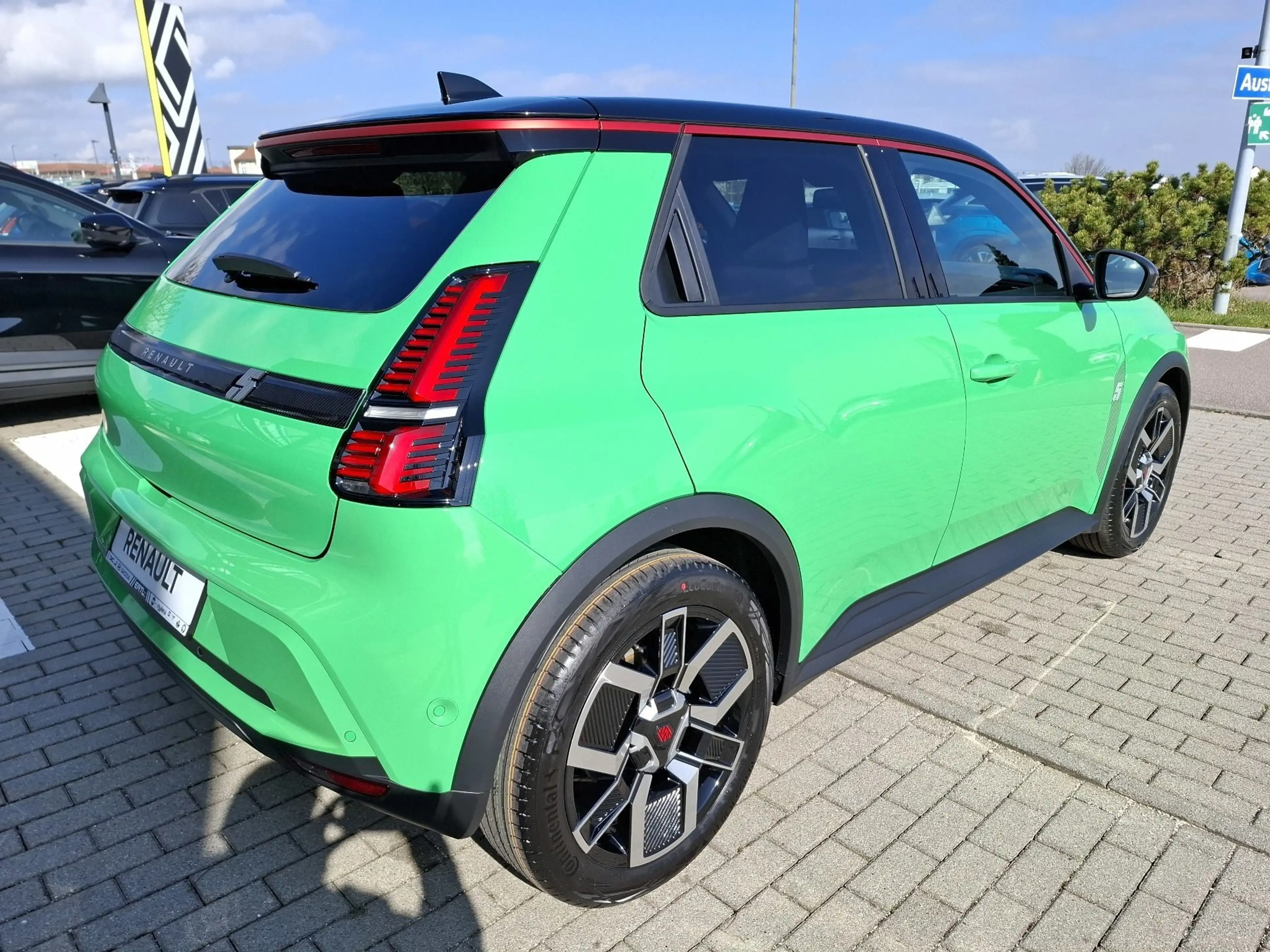 Renault R 5 Techno 150PS Comfort Range E-Tech — photo 6