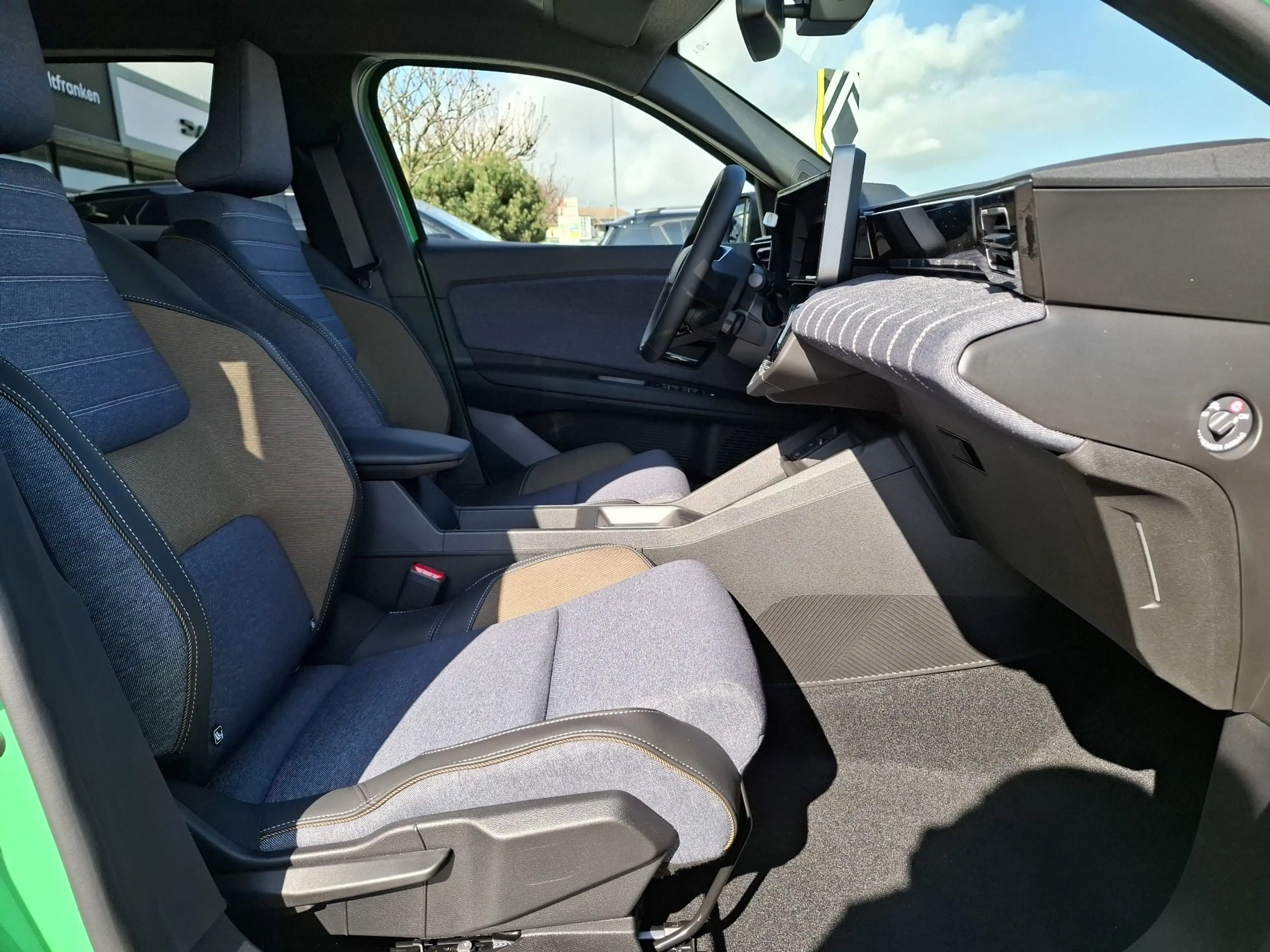 Renault R 5 Techno 150PS Comfort Range E-Tech — photo 12