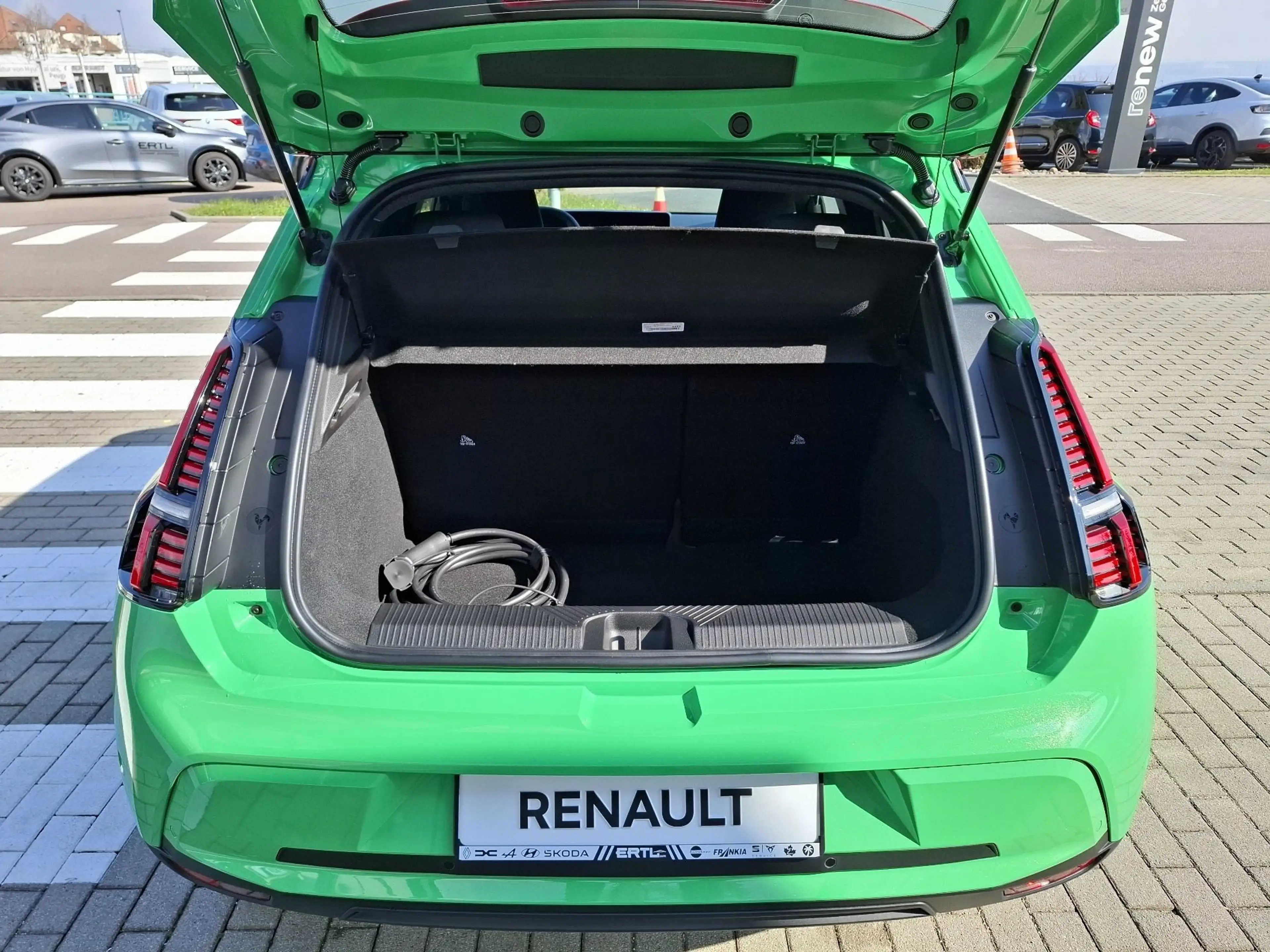 Renault R 5 Techno 150PS Comfort Range E-Tech — photo 9