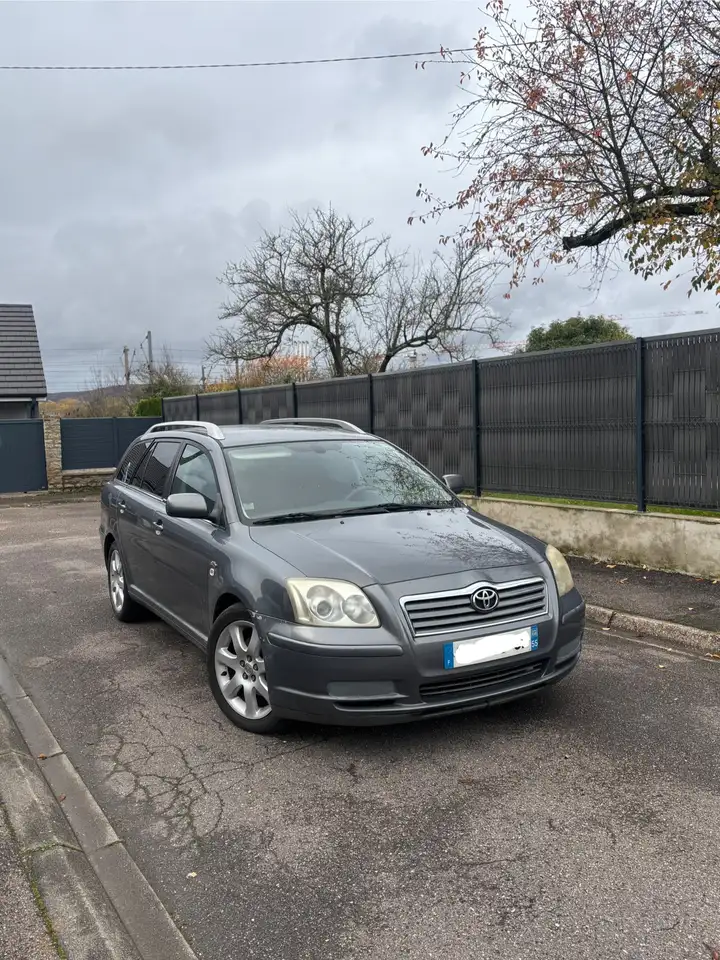 Toyota Avensis Break 115 D-4D LinÃ©a Sol