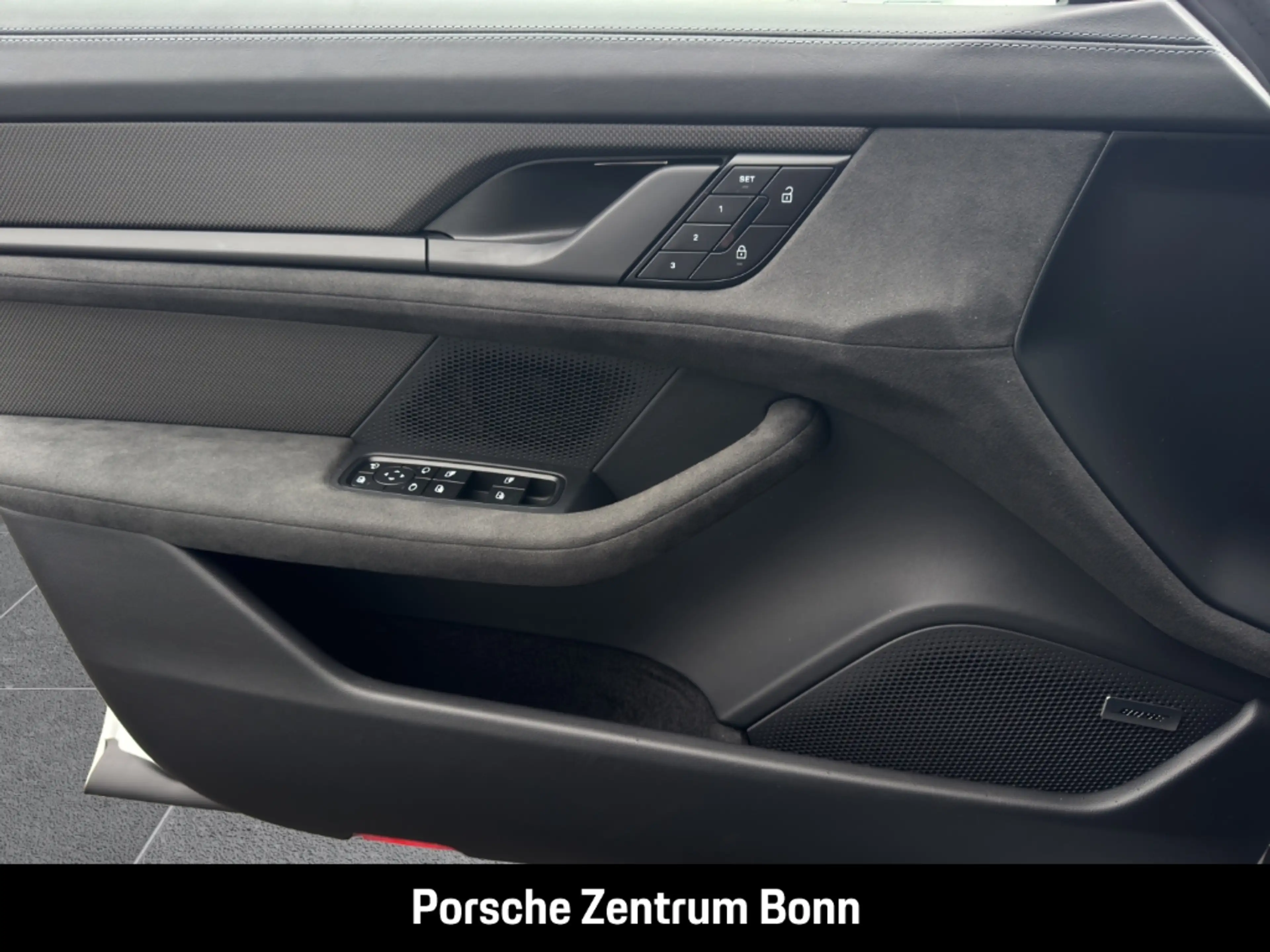 Porsche Taycan GTS Sport Turismo HA-Lenkung Active-Ride — photo 12