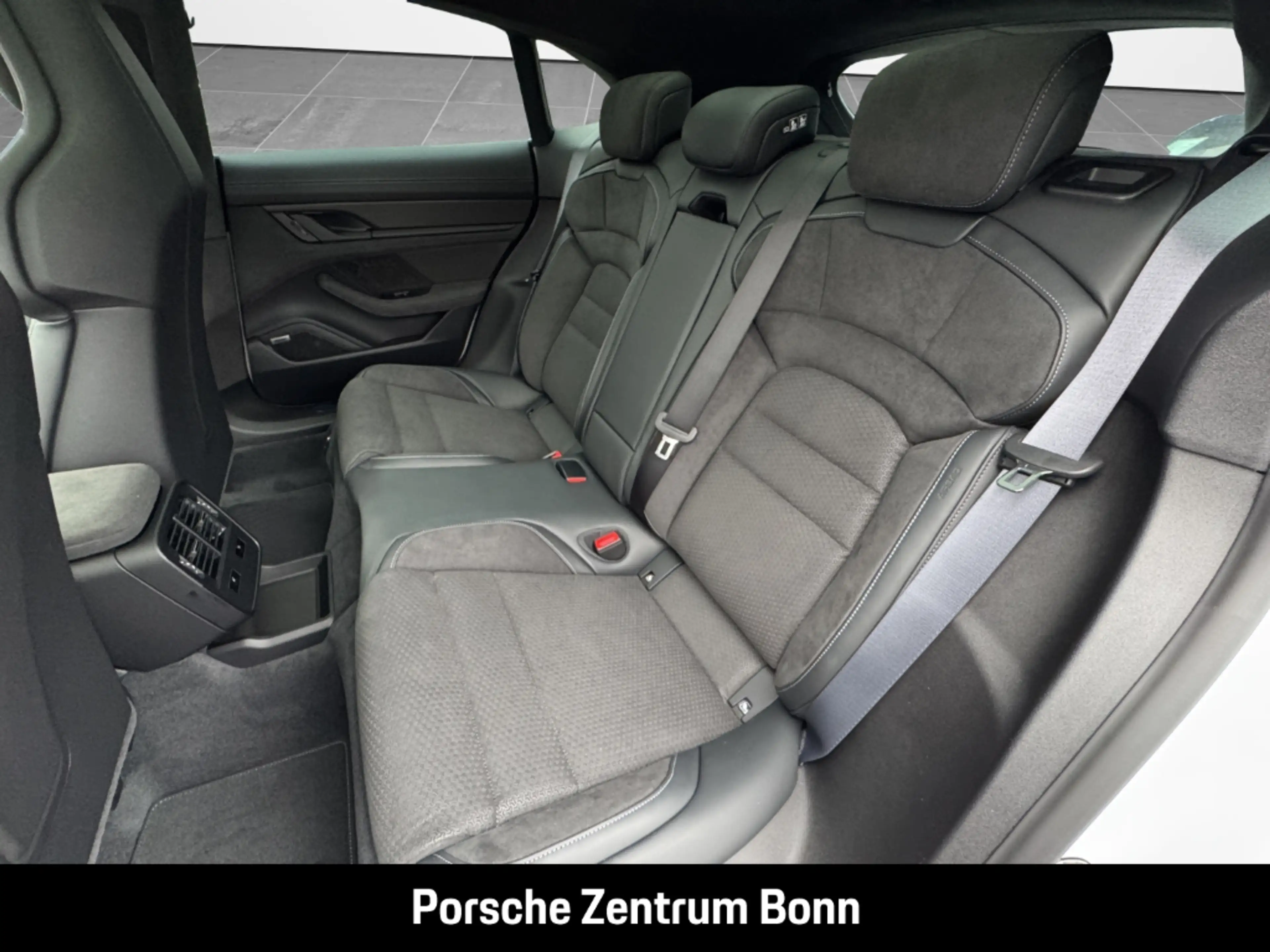 Porsche Taycan GTS Sport Turismo HA-Lenkung Active-Ride — photo 13