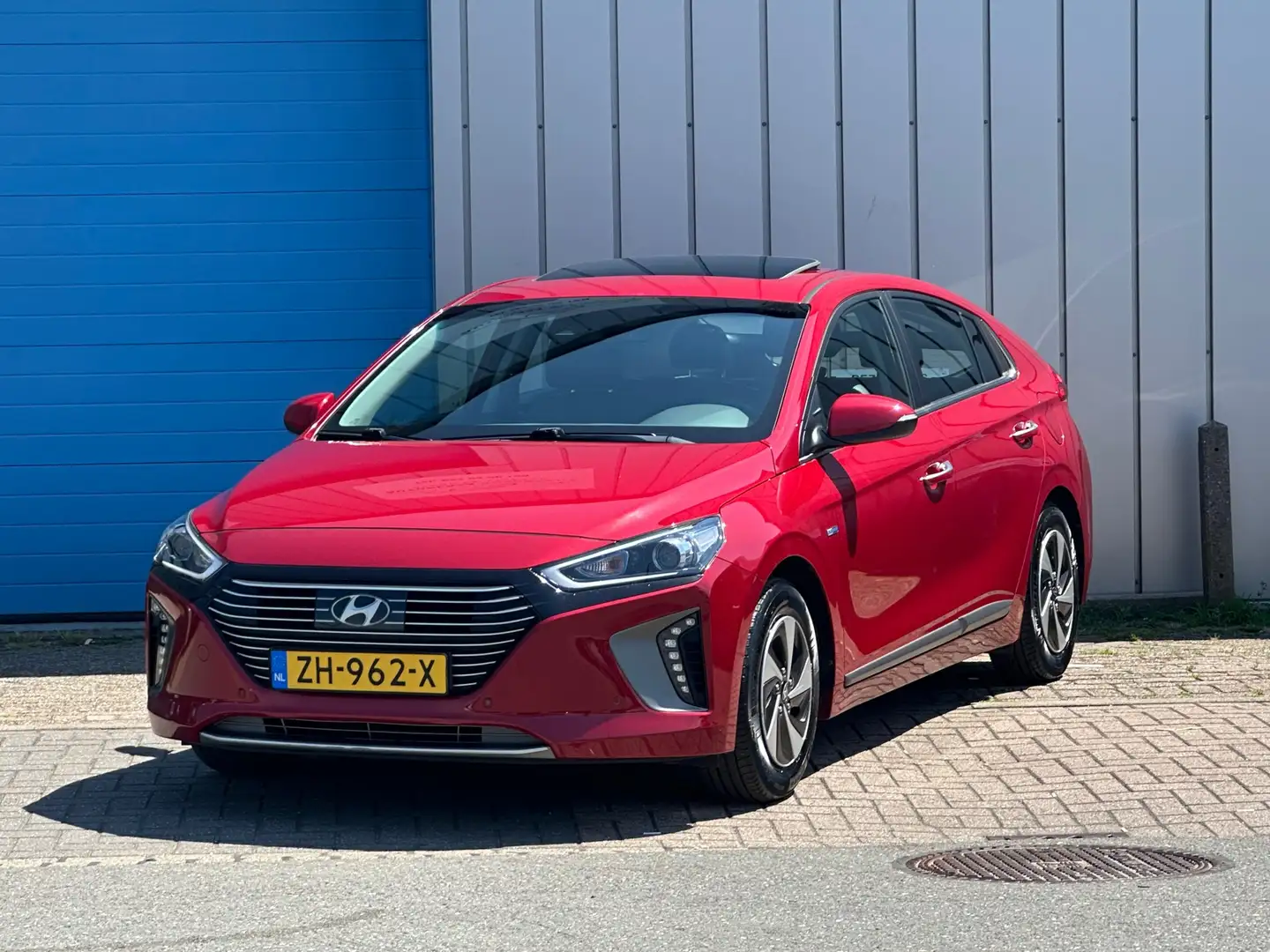 Hyundai IONIQ 1.6 GDi Premium PANO CAMERA 1 EIG Rood - 2