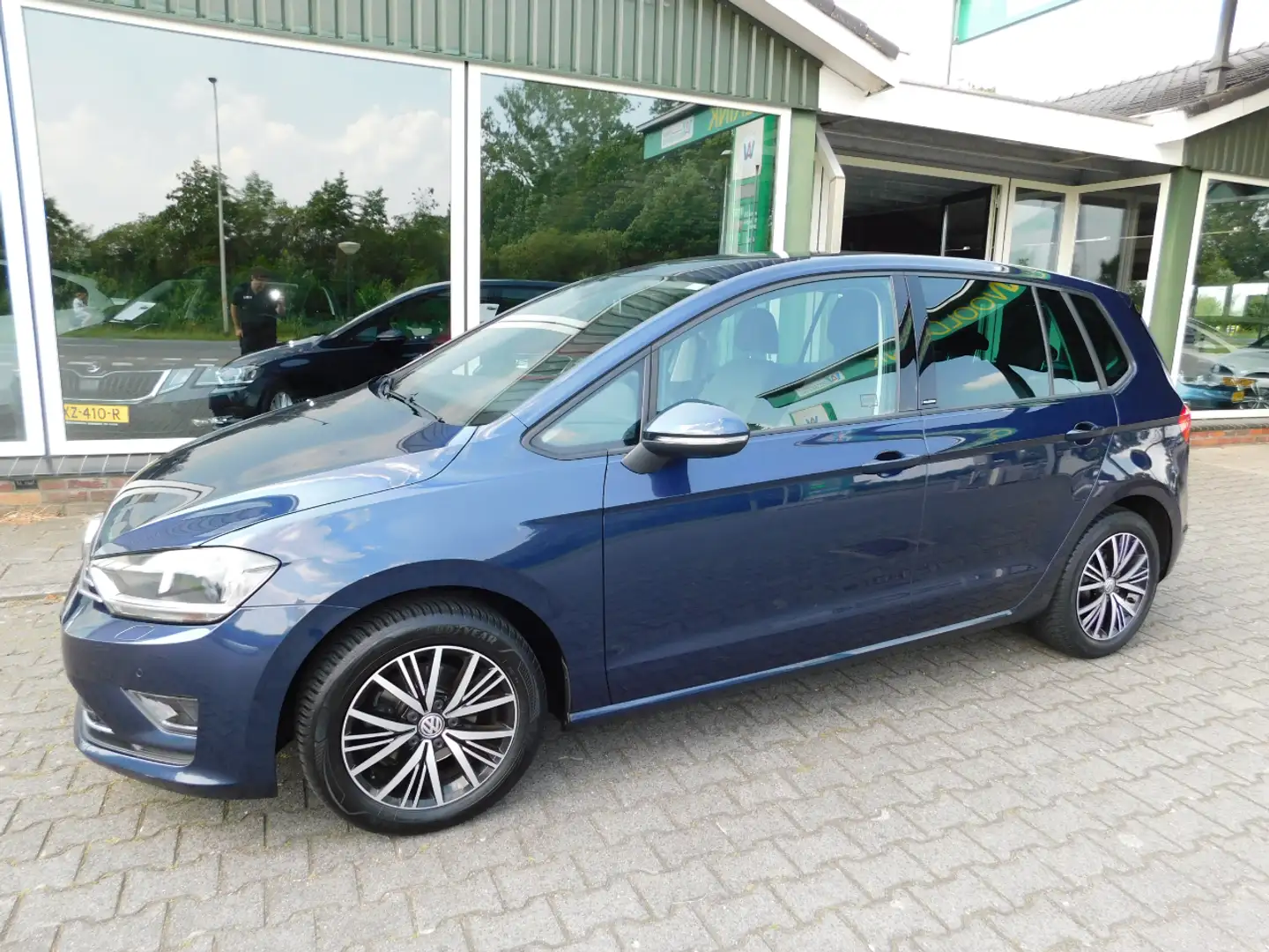 Volkswagen Golf Sportsvan 1.2TSI 110PK DSG ALLSTAR!! All-in Prijs!! Trekhaak Blauw - 1