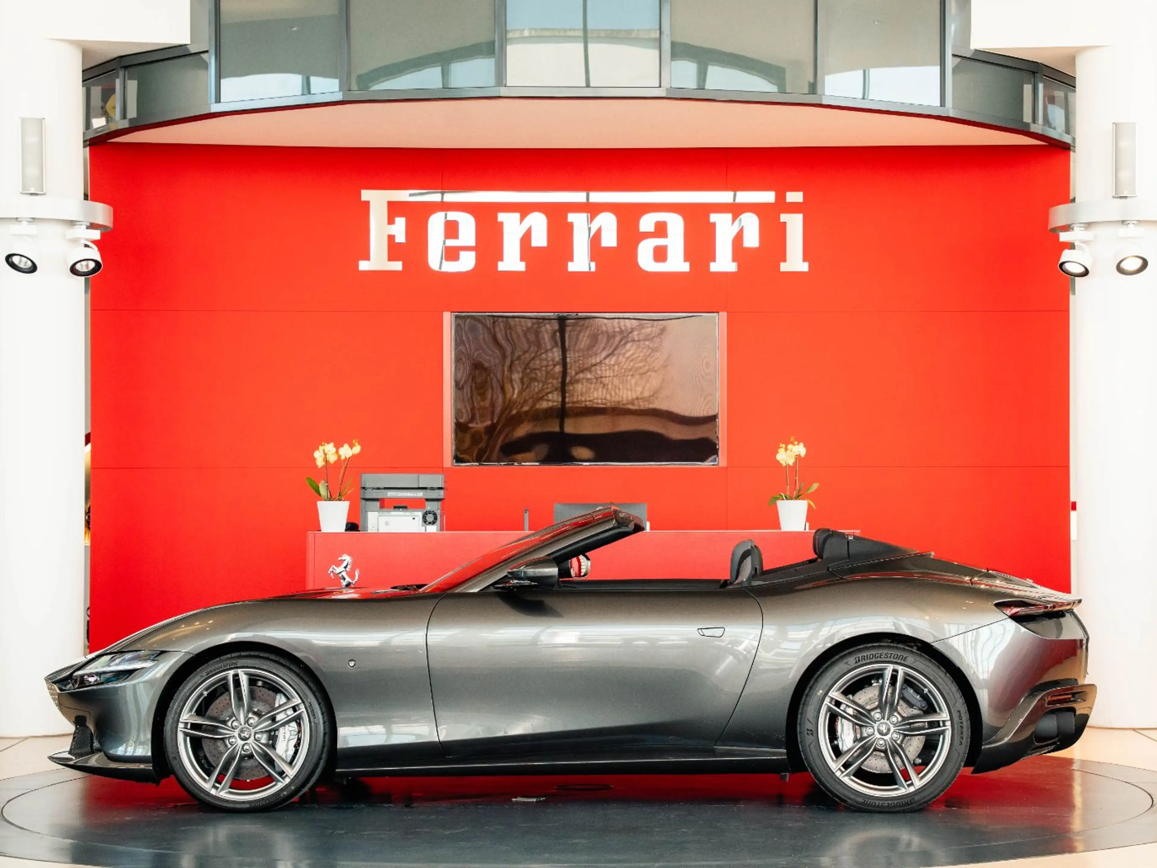Ferrari Roma Spider Neuwertig*Carbon*LEDs*Alcantara* — photo 4