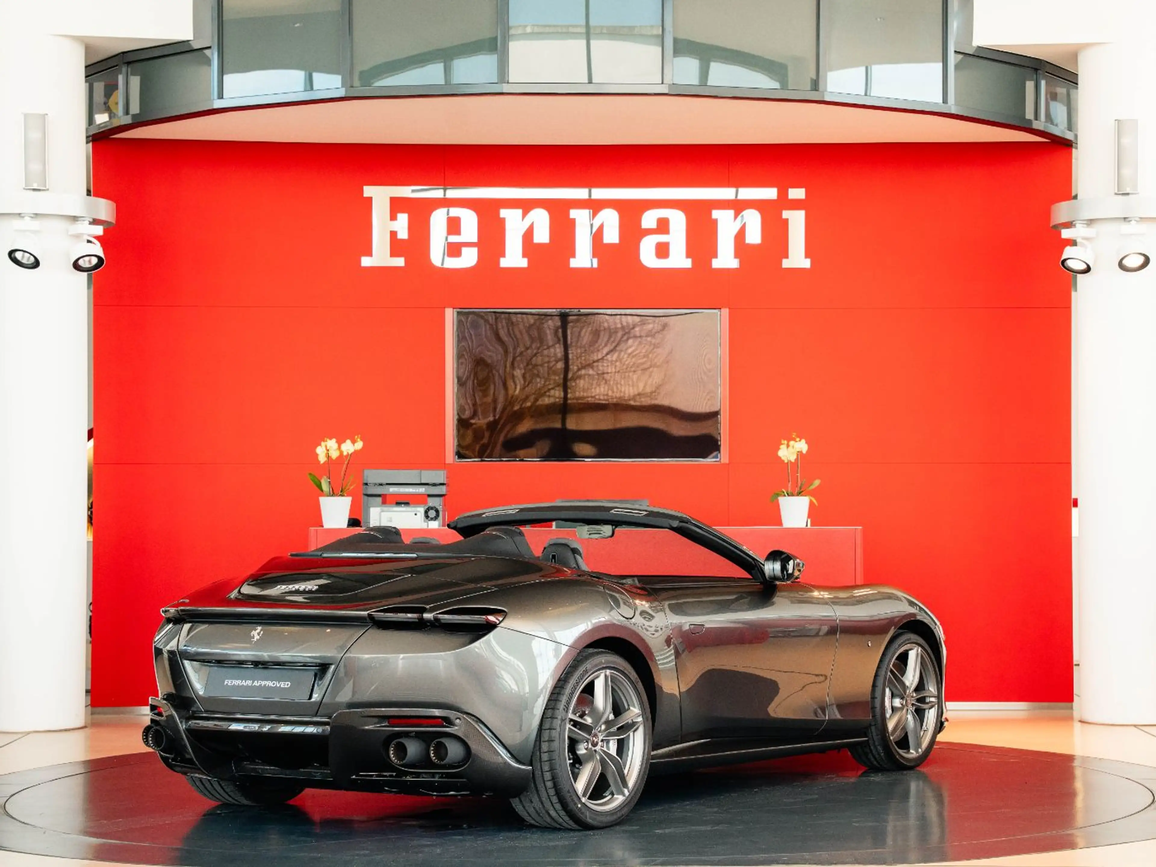 Ferrari Roma Spider Neuwertig*Carbon*LEDs*Alcantara* — photo 7