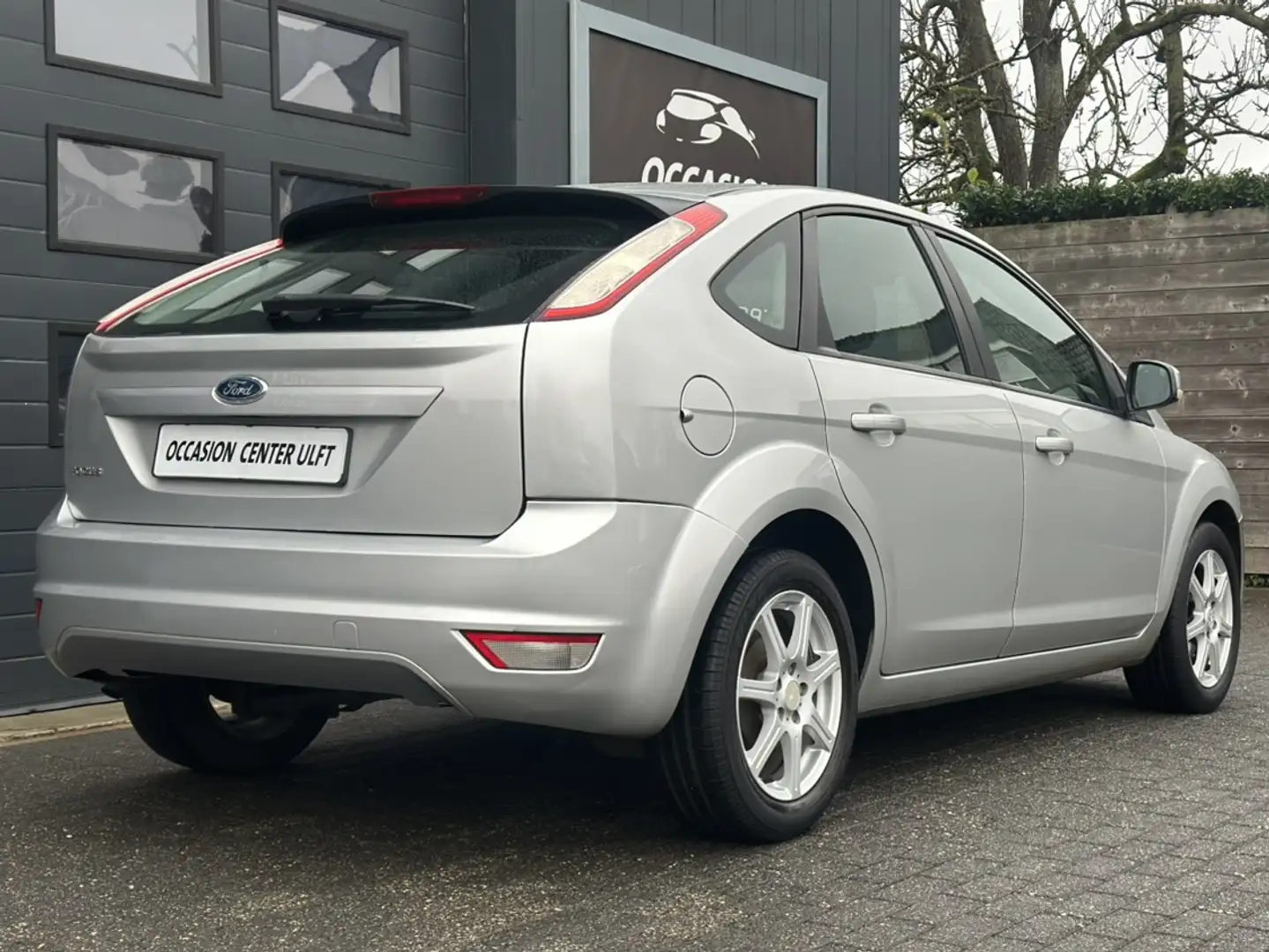 Ford Focus 1.4 AIRCO / CRUISE CONTR / 5 DRS / EL PAKKET .... Plateado - 2