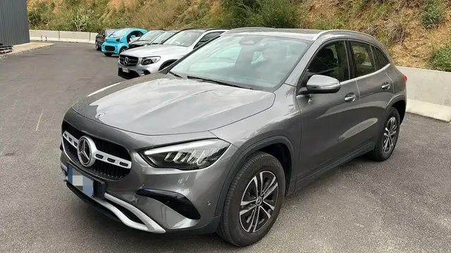 Mercedes-Benz GLA 250 GLA 250 e Plug-in hybrid Automatic Advanced