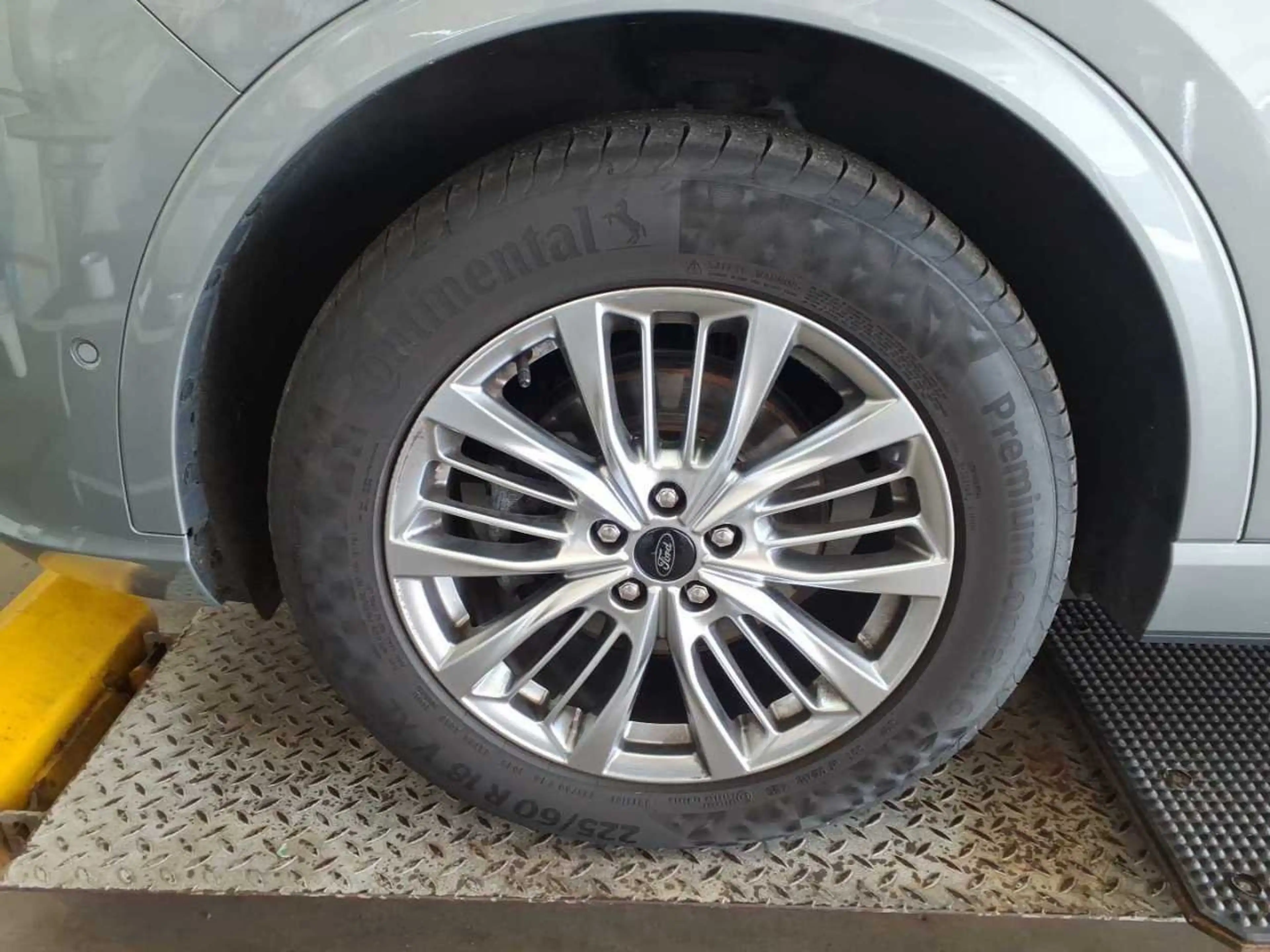 Ford Kuga 2.5 Duratec Hybrid FHEV Vignale B&O AHK Pano SpoSi — photo 13