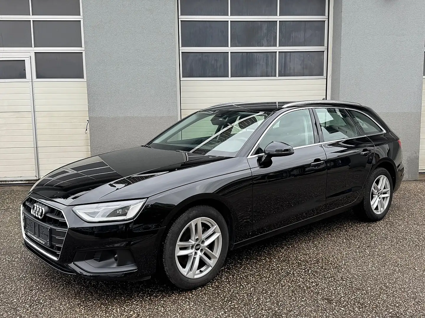 Audi A4 Avant 35 TDI S-tronic Noir - 1