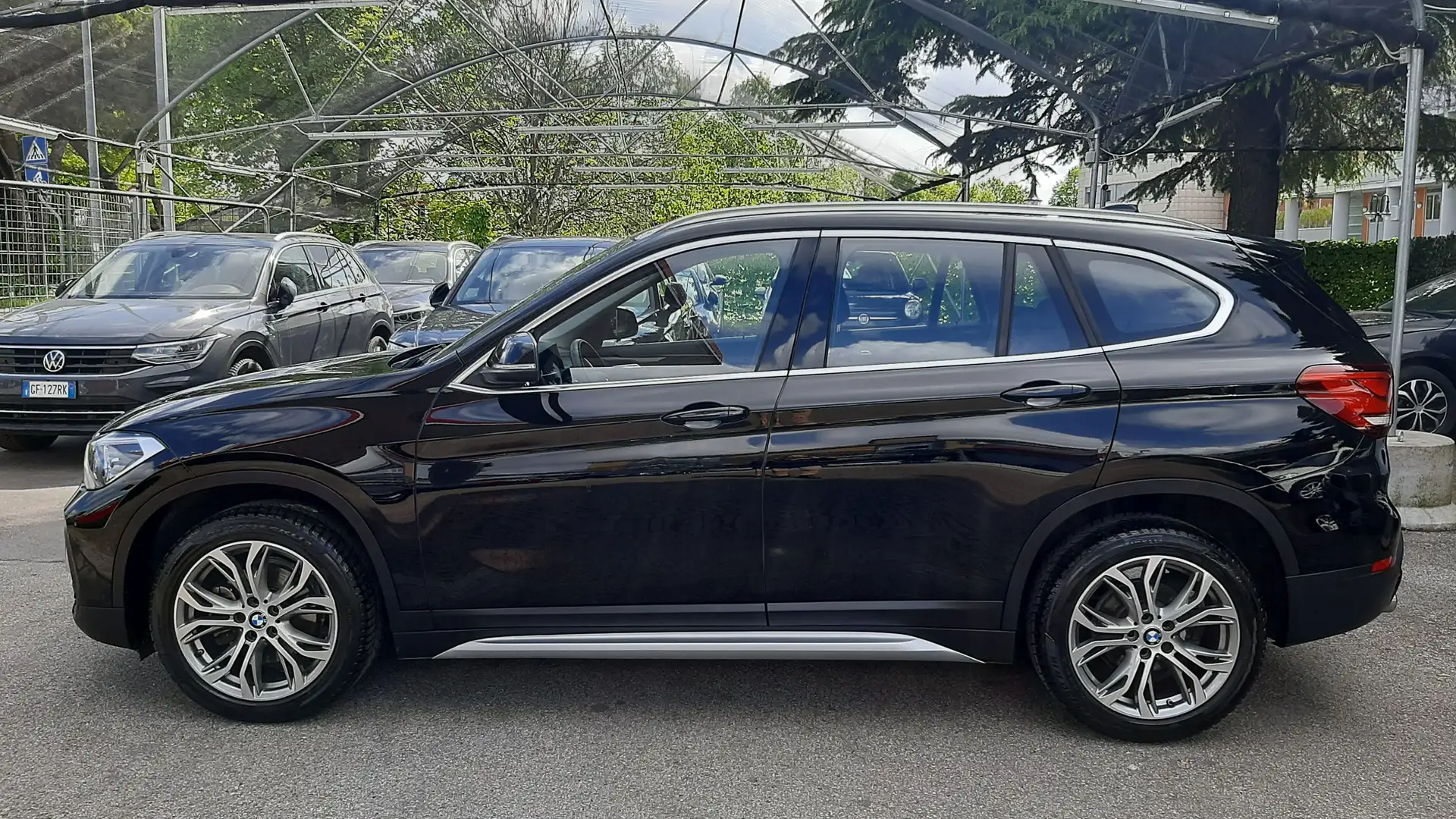 BMW X1 sdrive18d xLine Zwart - 2