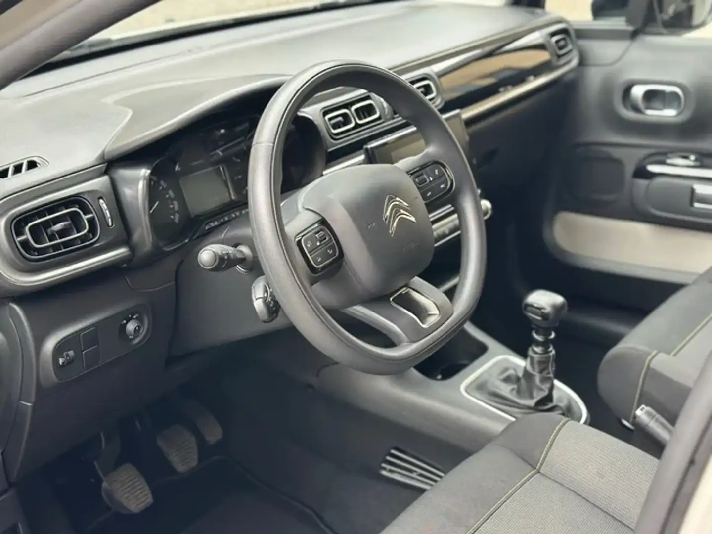 Citroen C3 1.2 PureTech S&S Elle 110 Grau - 2