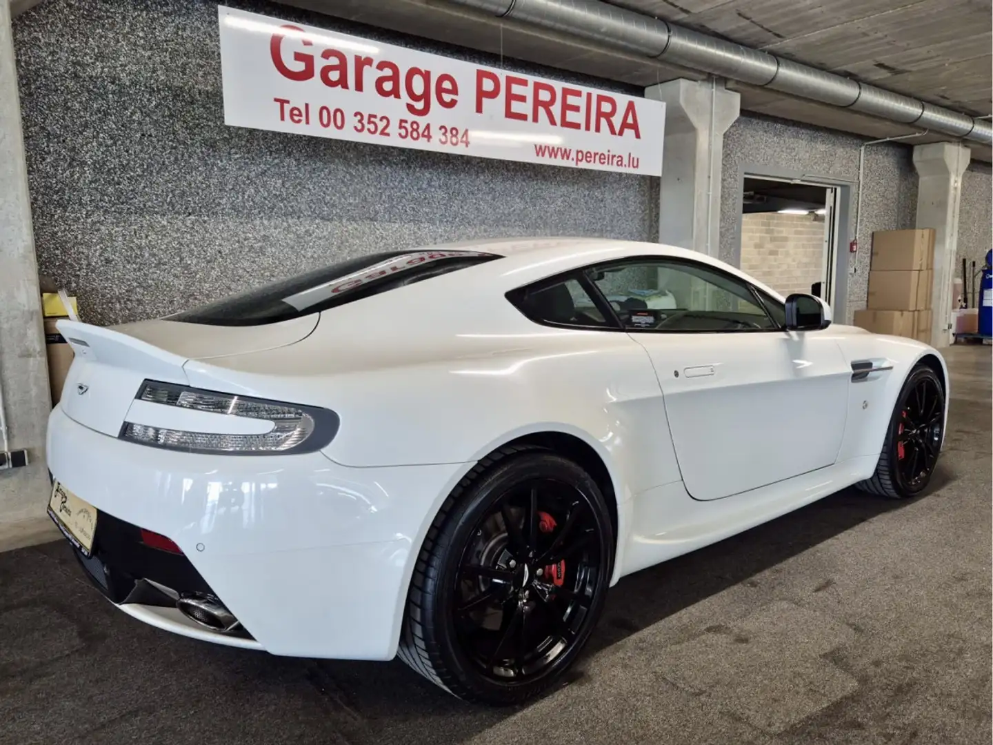 Aston Martin V8 Vantage EUROPA CARBON CUIR NAVI Blanc - 2