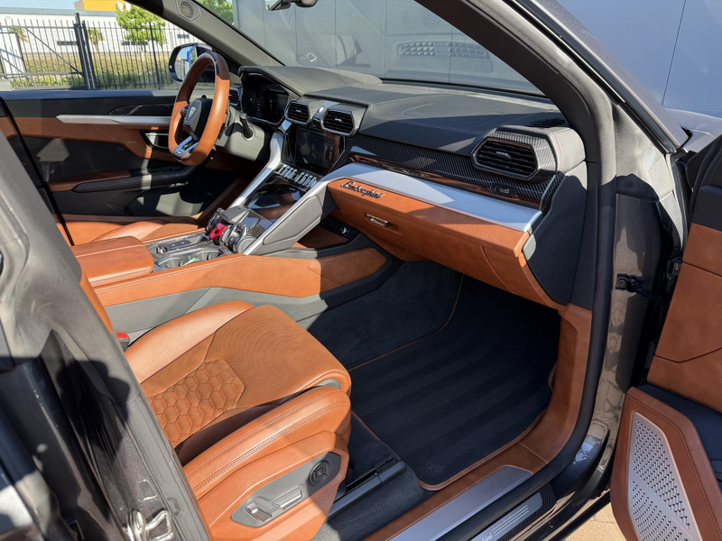 Lamborghini Urus 4.0 V8 AKRA | PANO | CARBON | DEALER OH — photo 14