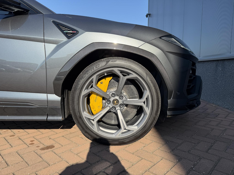 Lamborghini Urus 4.0 V8 AKRA | PANO | CARBON | DEALER OH — photo 9