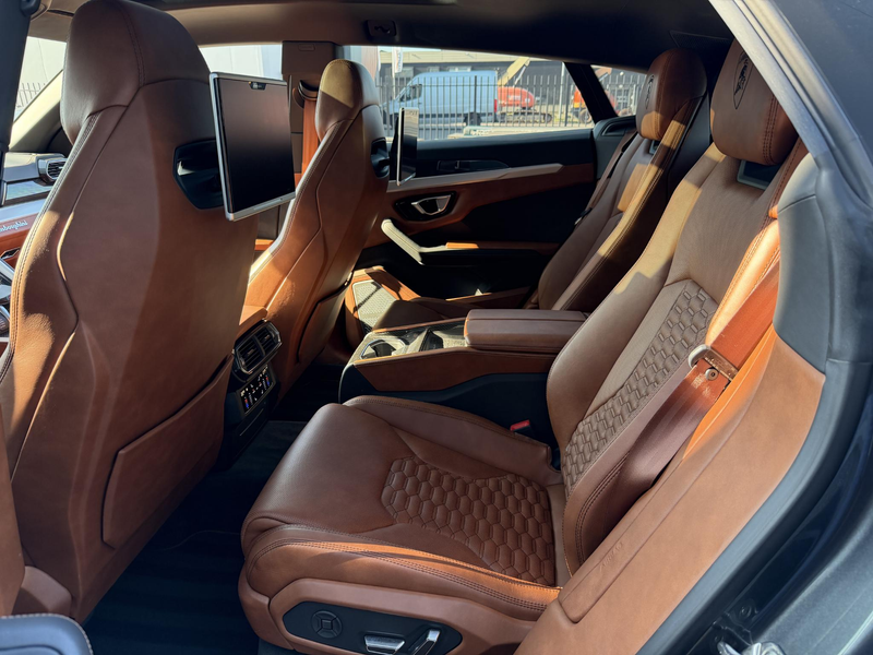 Lamborghini Urus 4.0 V8 AKRA | PANO | CARBON | DEALER OH — photo 15