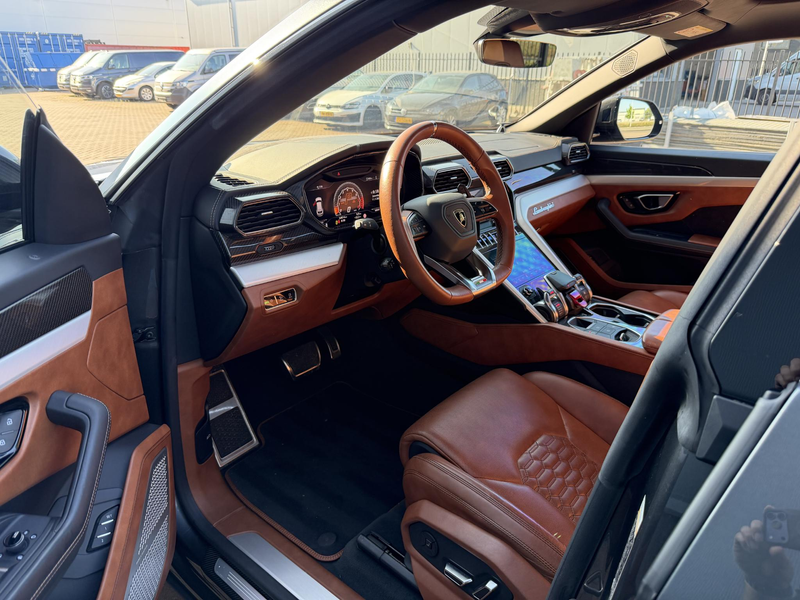 Lamborghini Urus 4.0 V8 AKRA | PANO | CARBON | DEALER OH — photo 10