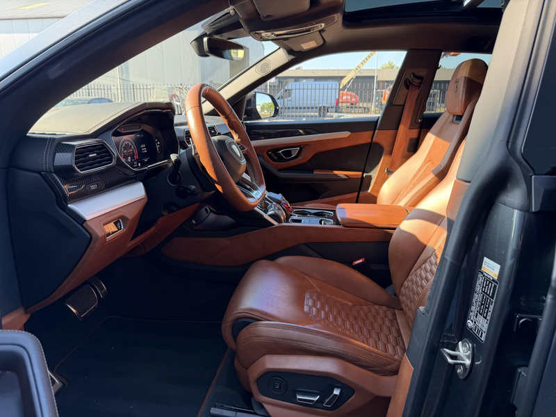 Lamborghini Urus 4.0 V8 AKRA | PANO | CARBON | DEALER OH — photo 11