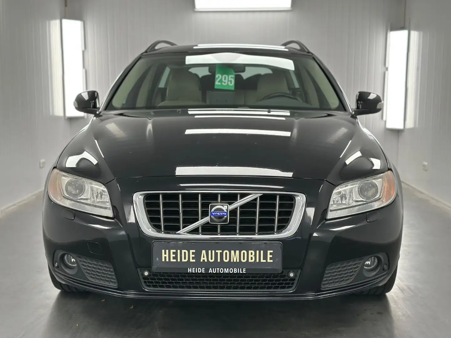Volvo V70 Kombi Summum 5 Zylinder Ahk Bi-Xenon SHZ Schwarz - 2