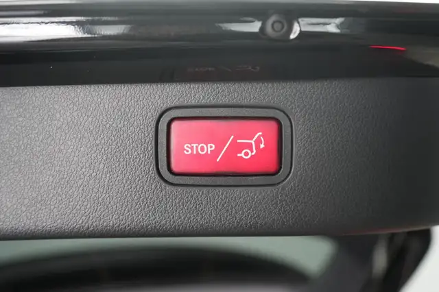 Mercedes-Benz C-Class view 8