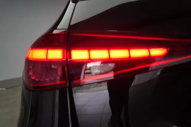 Mercedes-Benz C-Class view 11