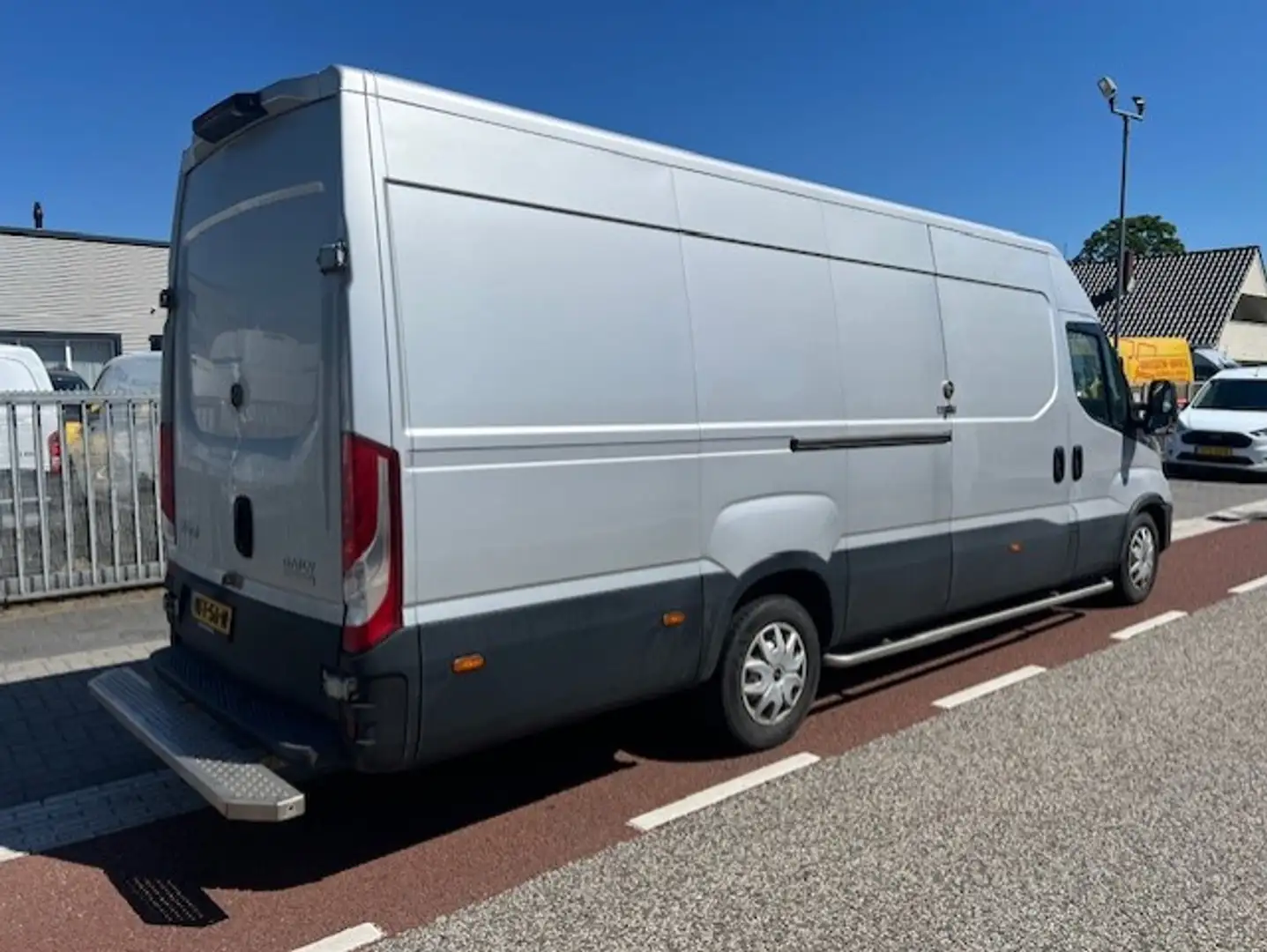 Iveco Daily 35S18 3.0D 132KW 410 MAXI L4H2 HIMATIC AUTOM. KLIM Grau - 2