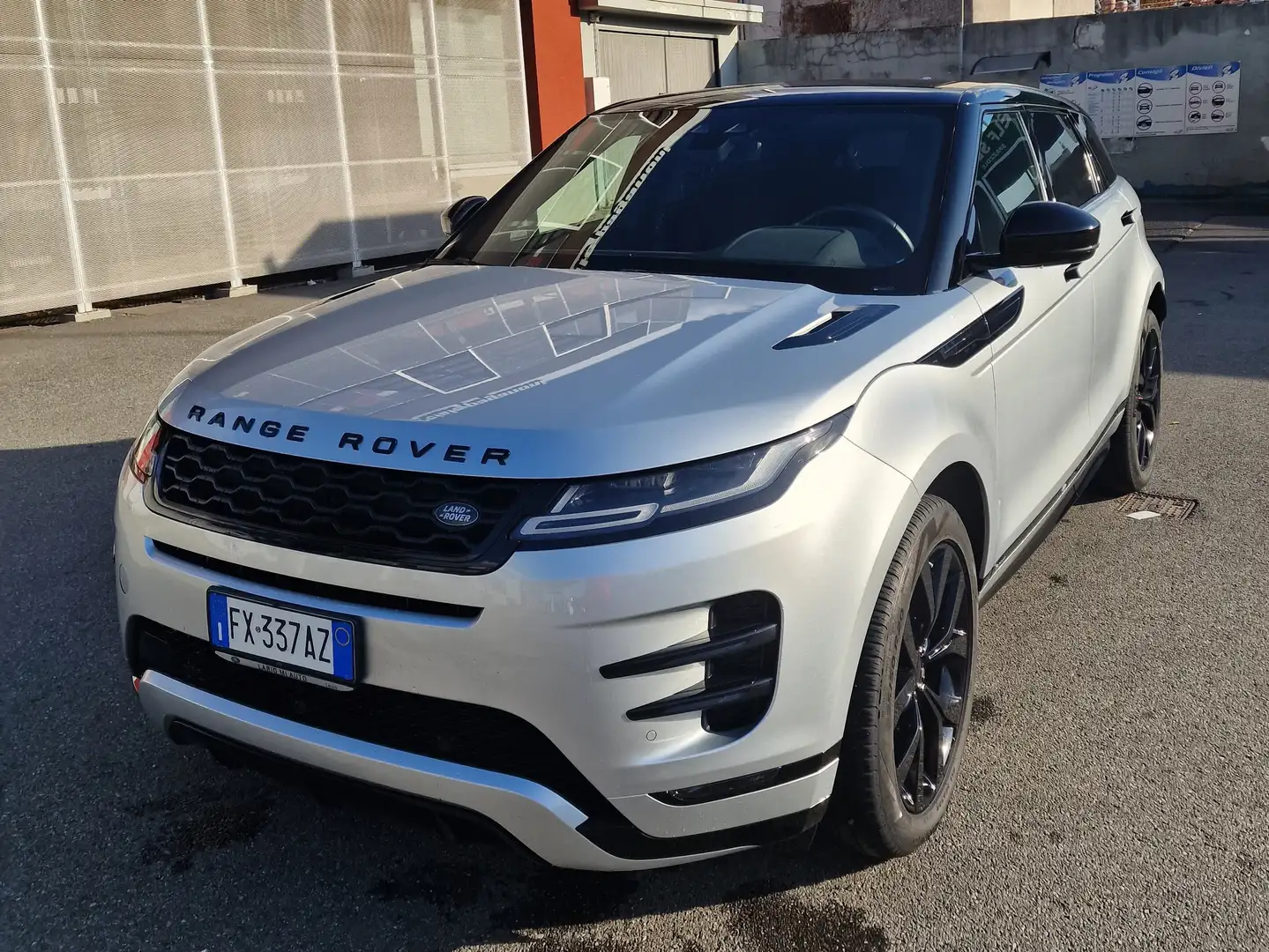 Land Rover Range Rover Evoque Range Rover Evoque II 20192.0d i4 R-Dynamic SE awd Argento - 1