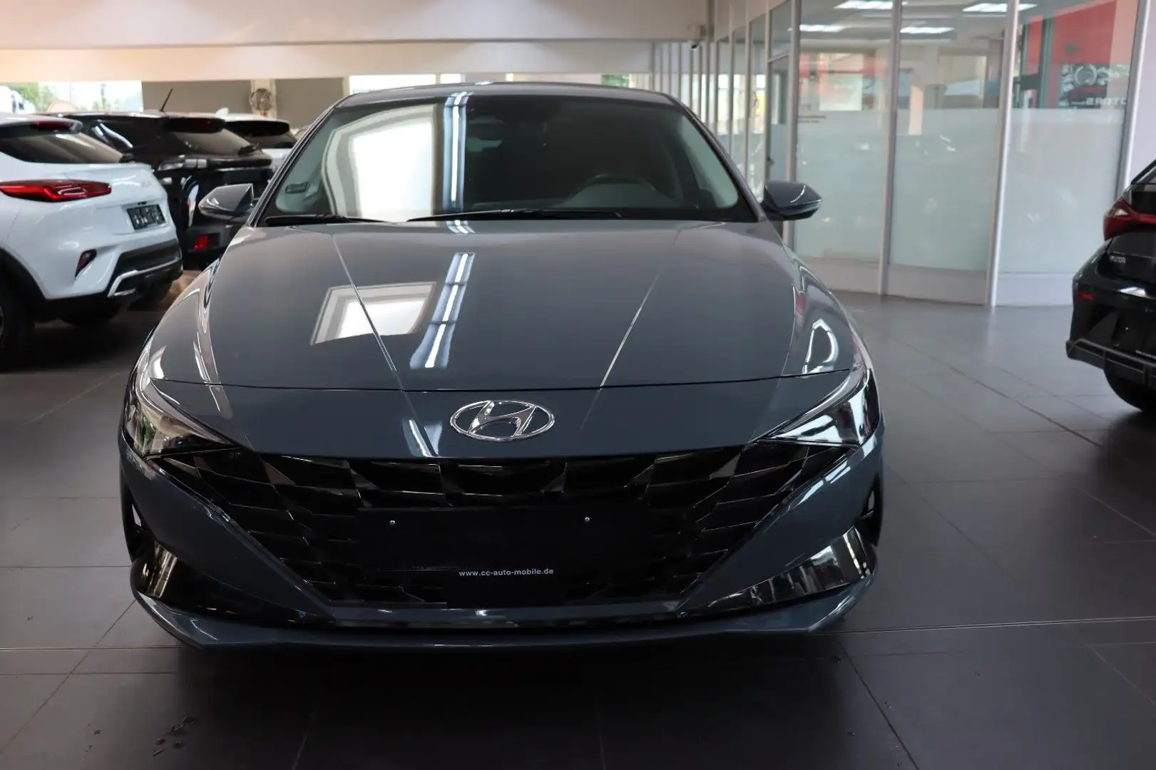 Hyundai ELANTRA 1.6 AT Navi S.Dach Bose LED S.Key SOFORT siva - 2
