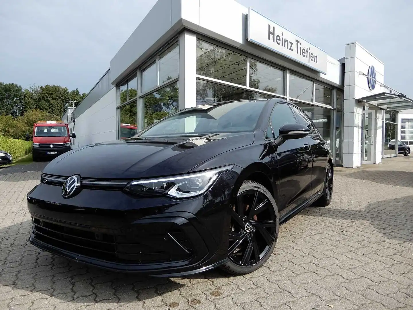 Volkswagen Golf VIII 2.0 TSI DSG R-Line Zwart - 1