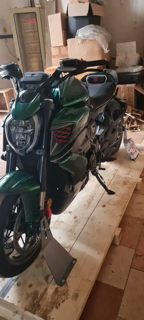 Ducati Diavel Bentley Verde - 2