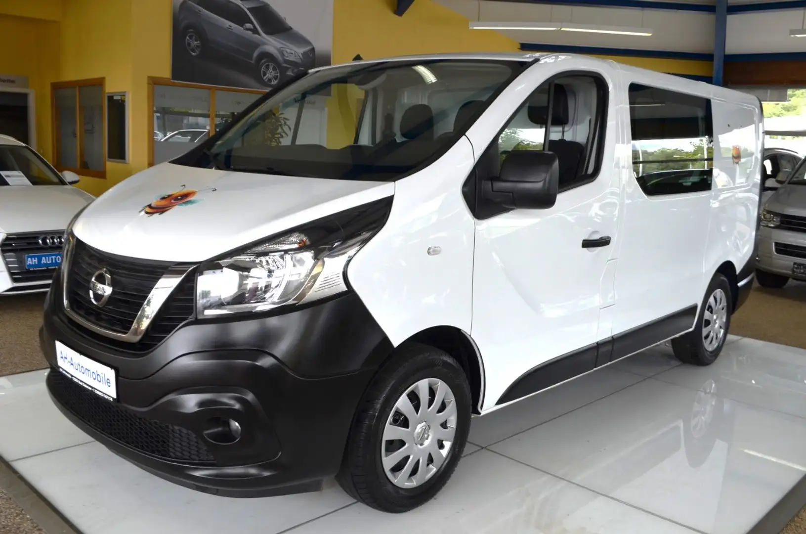 Nissan NV300 Kastenwagen L1H1 2,7t NAVI / R-KAMERA /AHK Weiß - 1