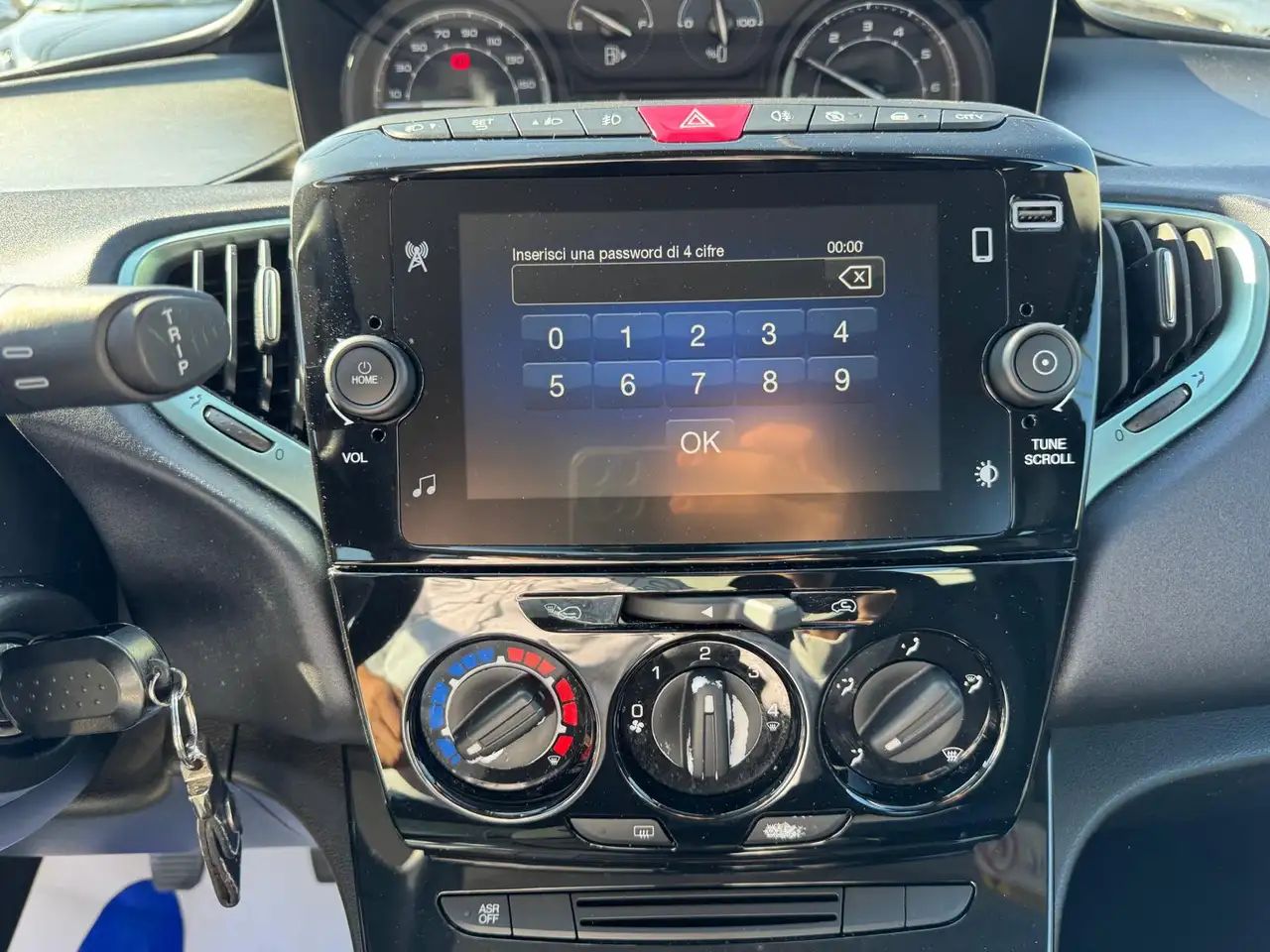 Lancia Ypsilon 1.0 FireFly Hybrid Gold Plus 12