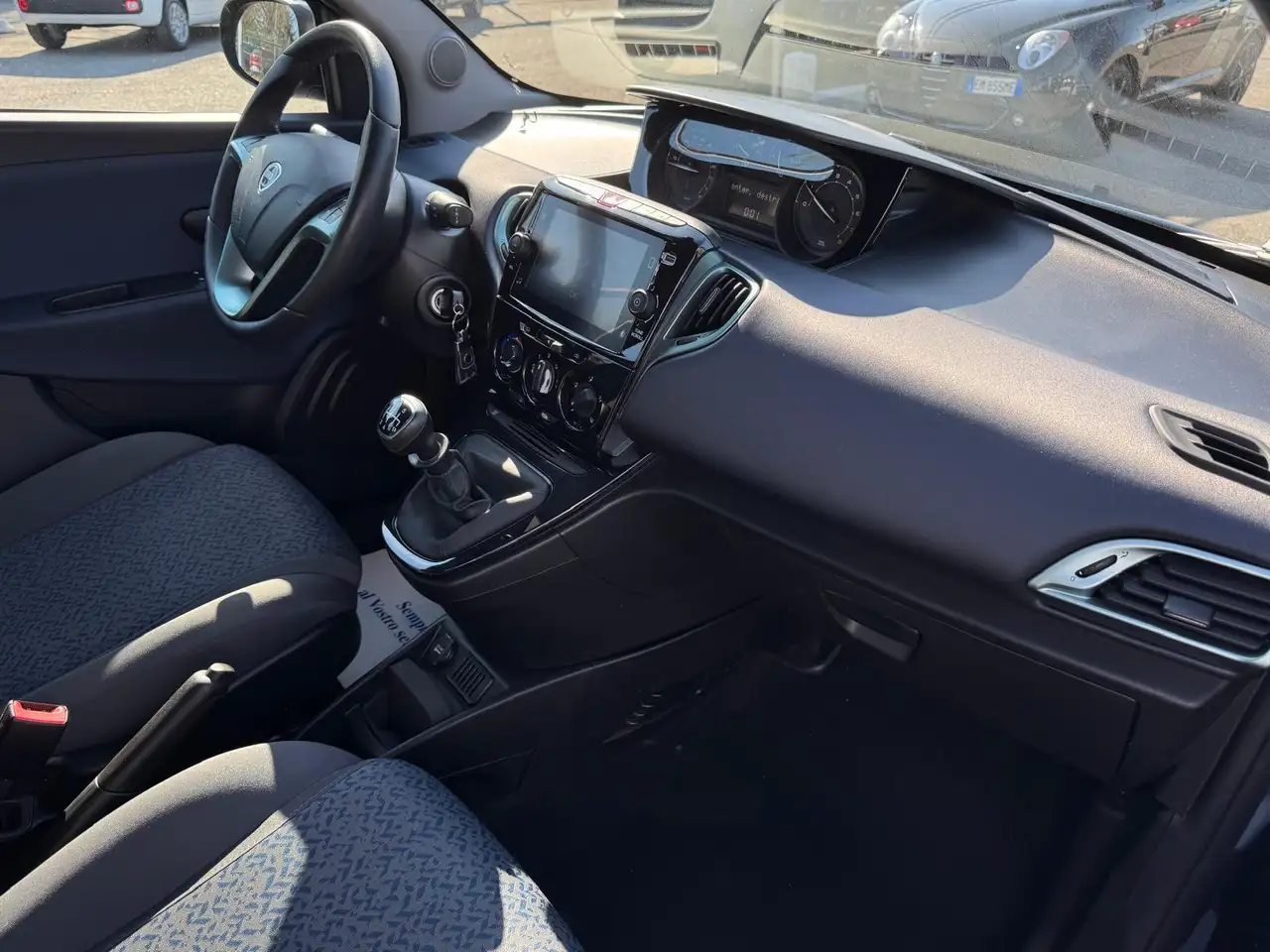 Lancia Ypsilon 1.0 FireFly Hybrid Gold Plus 13