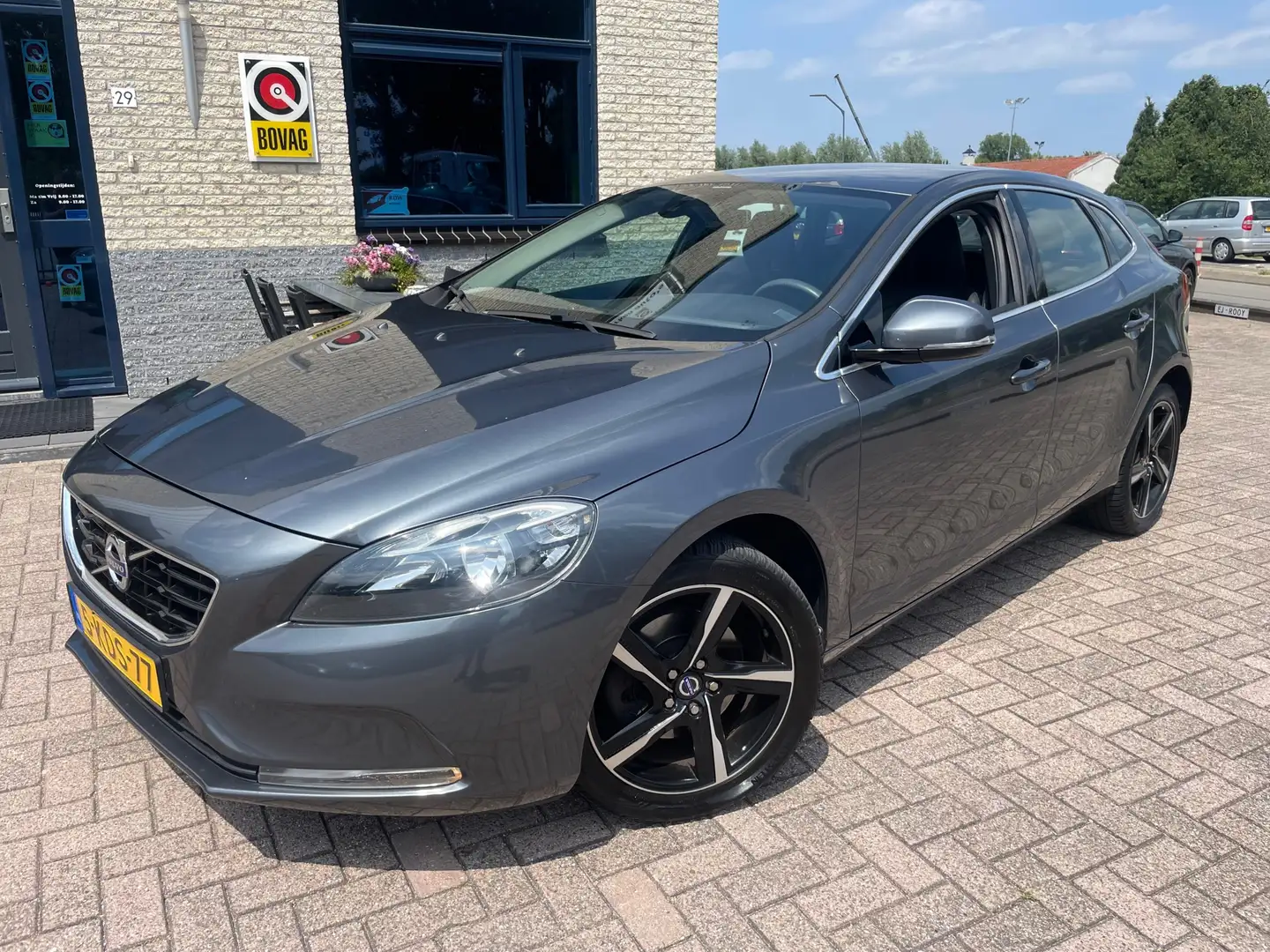 Volvo V40 1.6 T4 Momentum-Bluetooth-NAV-PDC-NL auto Gris - 1