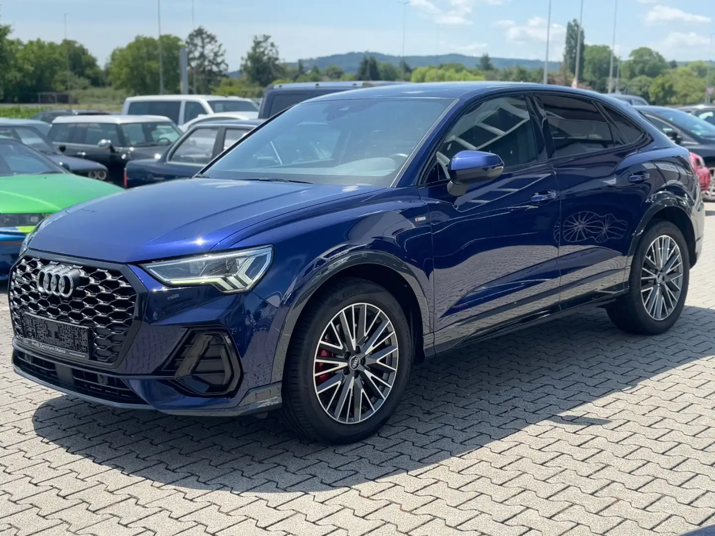 Audi Q3 Sportback 40 TDI quattro S line*Pano*StandHZ Blau - 2